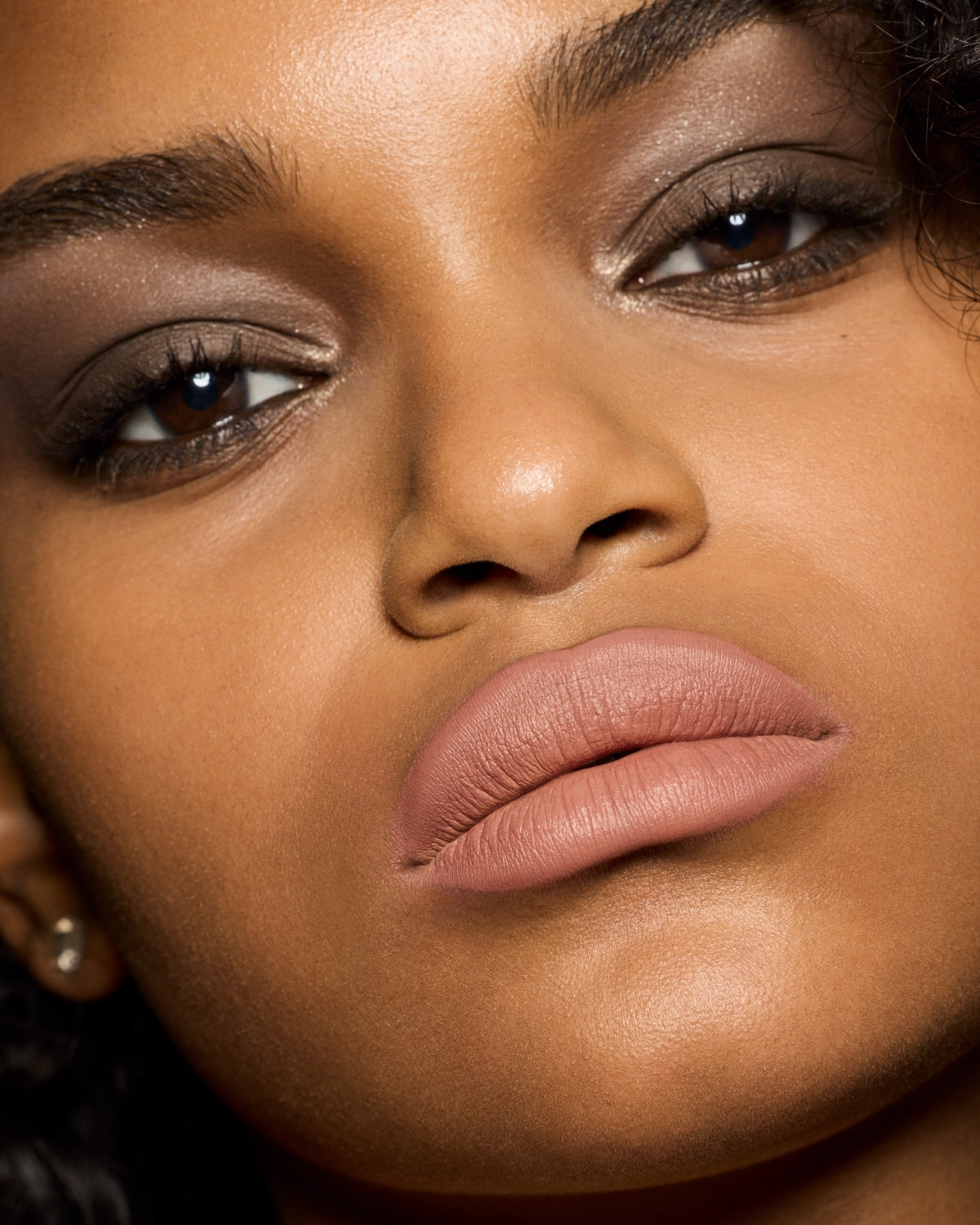 medium skin toned model wearing stunna lip paint in the shade unbutton