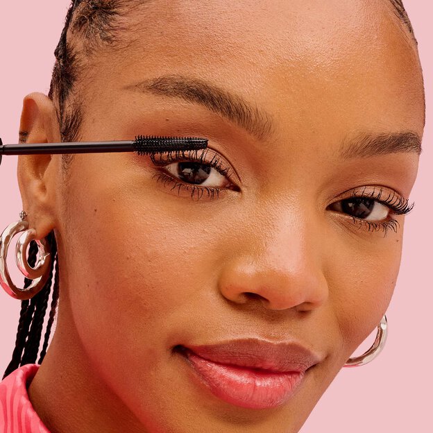 Benefit BADgal Bang Volumizing Mascara - Image 3